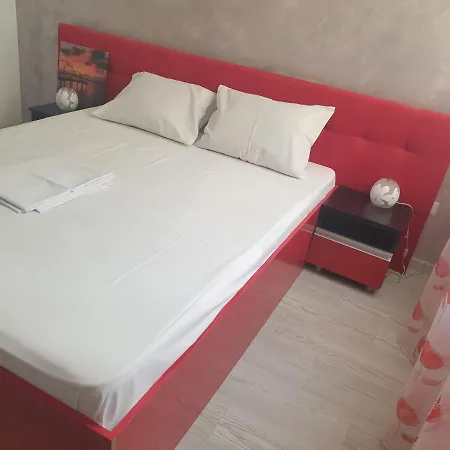 Stefi Apartament's Нэводари
